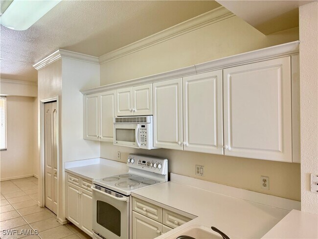 Building Photo - 8450 Kingbird Loop