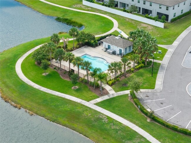 Building Photo - 724 Royal Empress Dr
