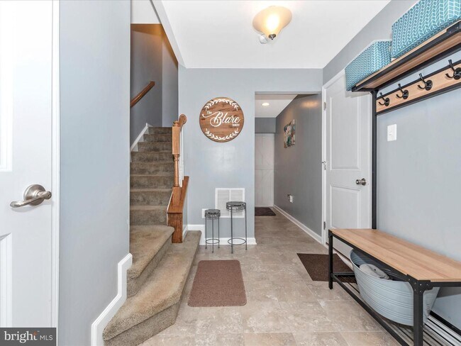 Building Photo - 76 Norwood Dr