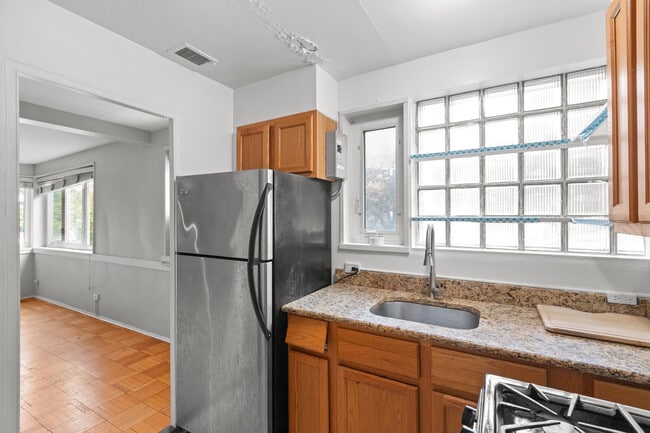 Building Photo - 7206 Oak Ave