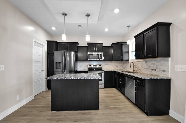 Building Photo - Pet Friendly Three Bedroom!