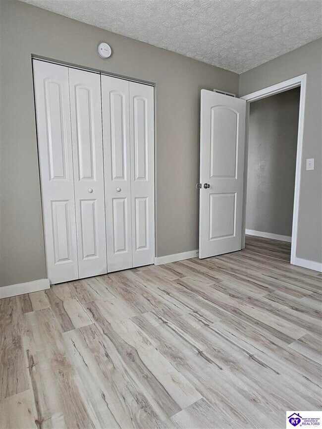 Building Photo - 608 N Woodland Dr