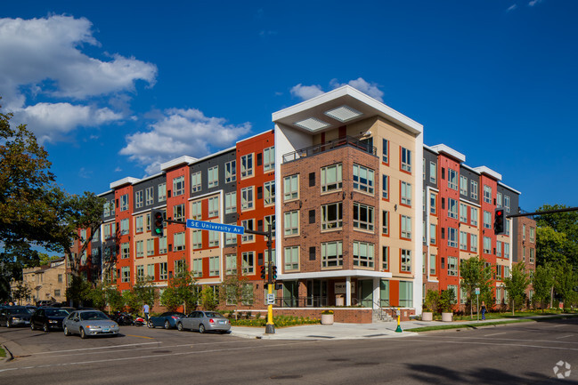 Building Photo - The Knoll Dinkytown