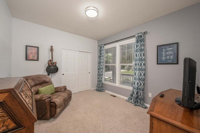 Building Photo - 4220 Ravenna Pl
