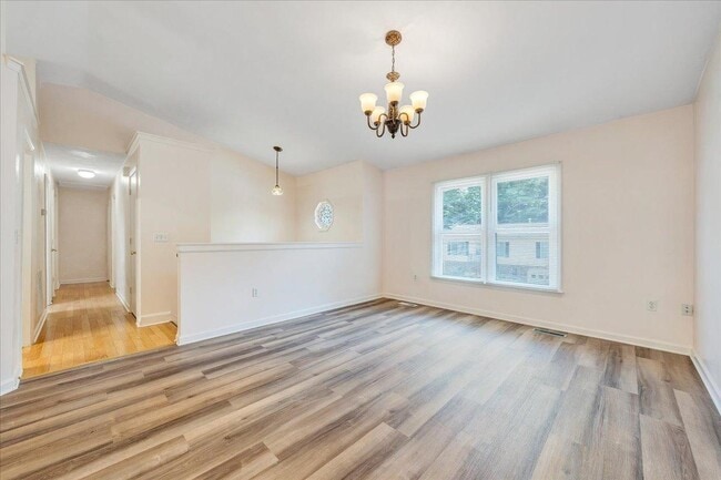Building Photo - 2823 Lansing Dr SW