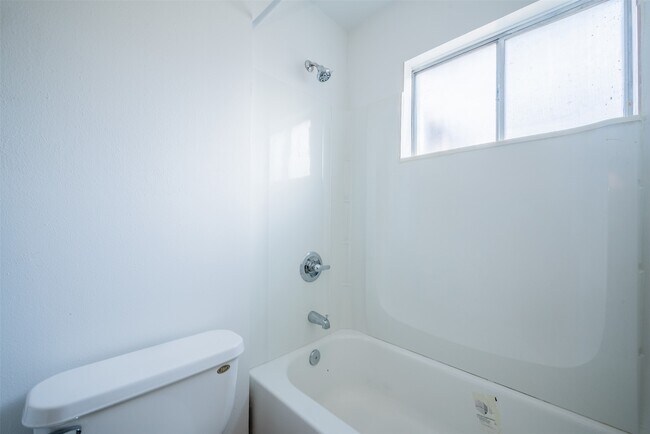 Building Photo - 4031 Curly Oaks Dr