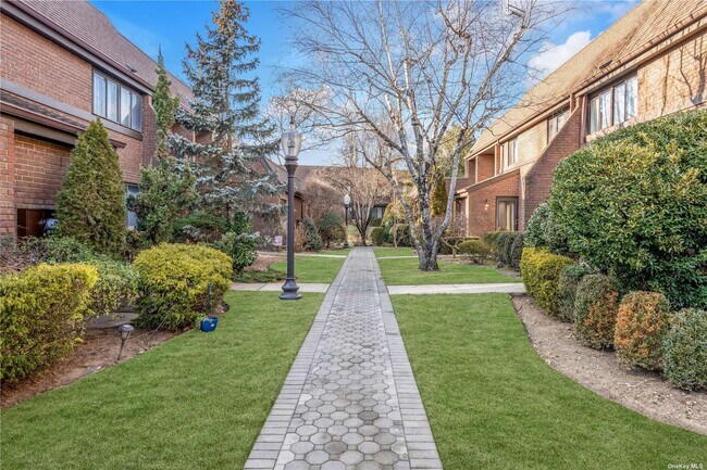 Building Photo - 6 Squirrel Hill