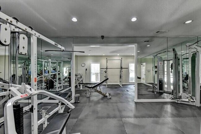 Building Photo - 2 bedroom condo in Atlanta in gated community
