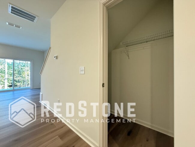 Building Photo - 194 Parker Ln