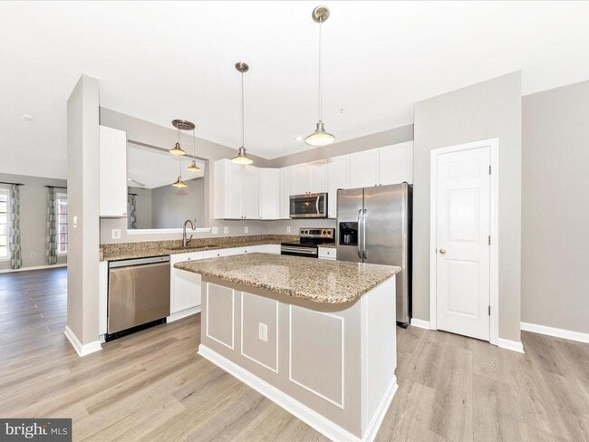 Building Photo - 2103 Paxton Terrace