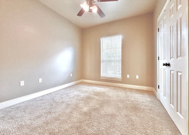 Building Photo - 3BR/2BA Home on Nicholson Lake Dr – Modern...