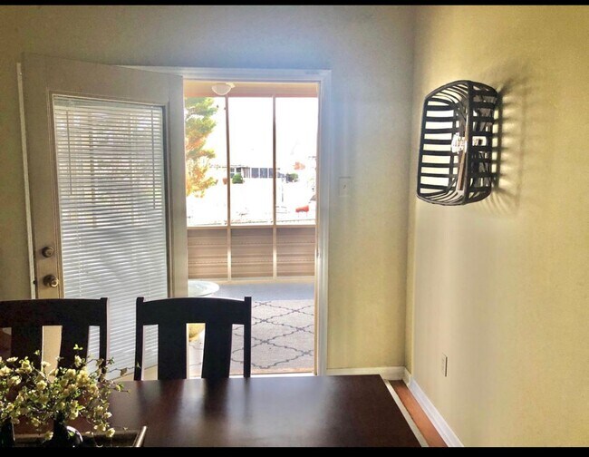 Building Photo - Knoxville 37922 - 3 bedroom, 2 bath home - Contact Susan Niedergeses (865) 300-4722