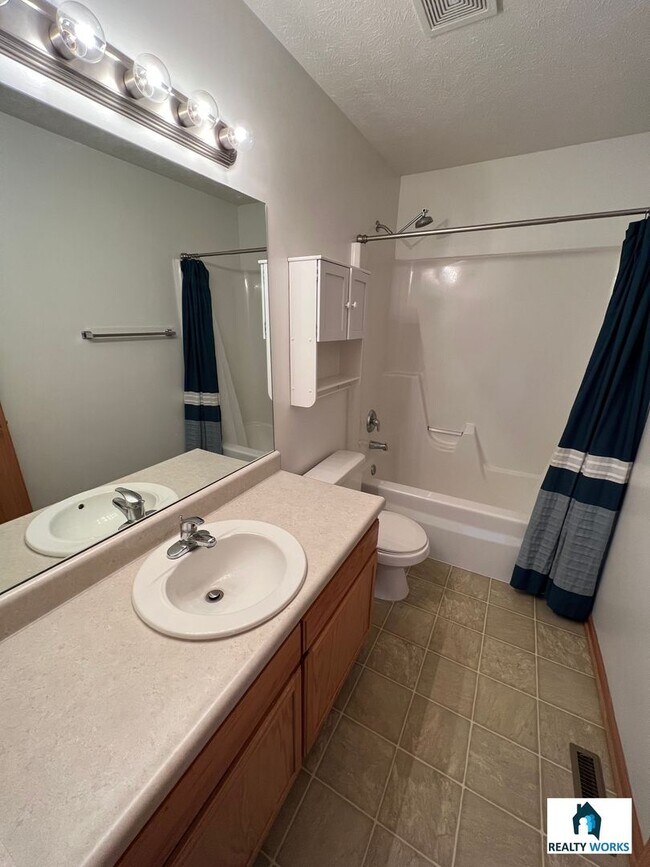 Building Photo - 3 Bedroom townhome available soon!