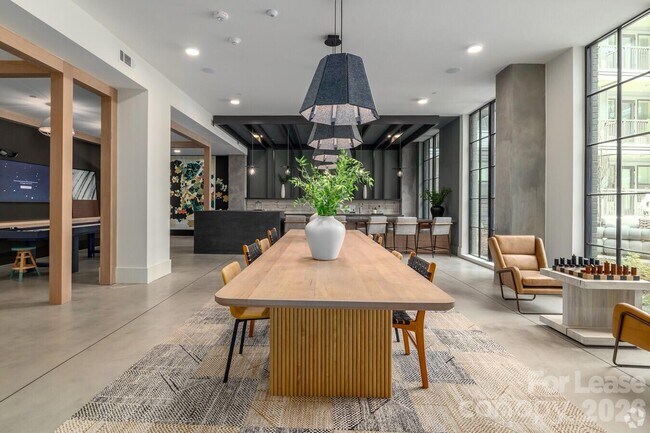 Building Photo - 536 W Tremont Ave