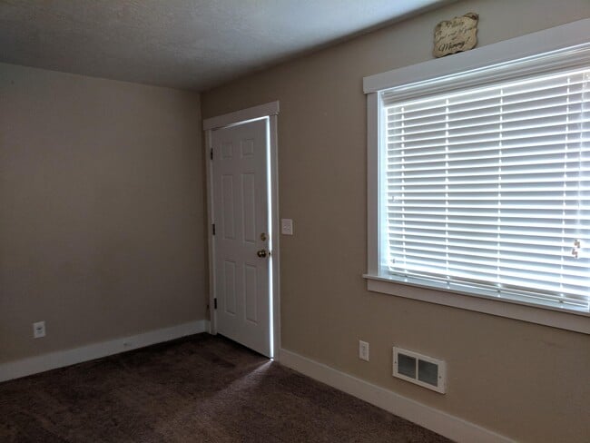 Building Photo - 2 Big River Rd