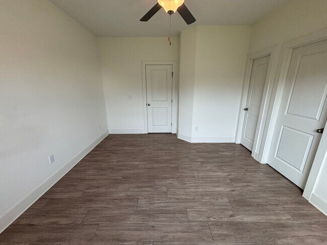 Building Photo - 1747/49 Hickory