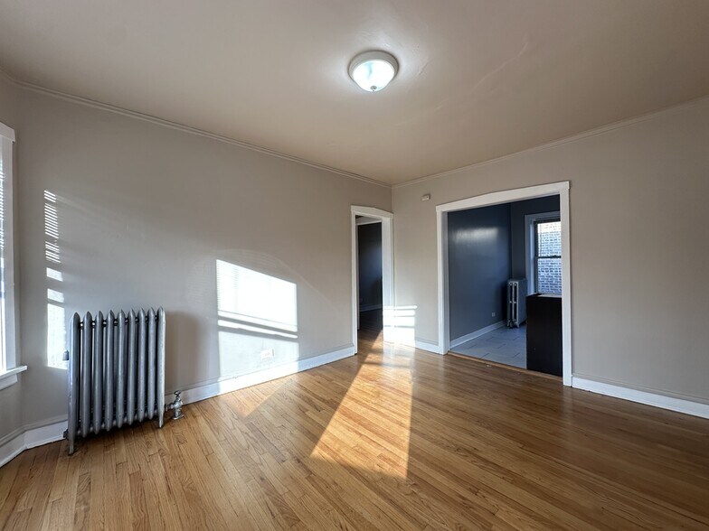 Building Photo - 4027 W Melrose St