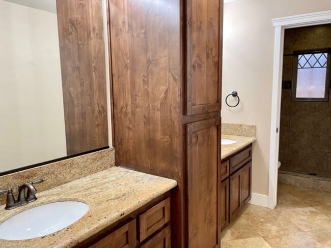 Building Photo - Newer and Upgraded 4 Bedroom 2 Bathroom near Cal Poly