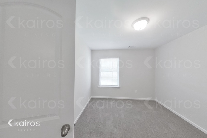 Building Photo - 814 Heather Dr