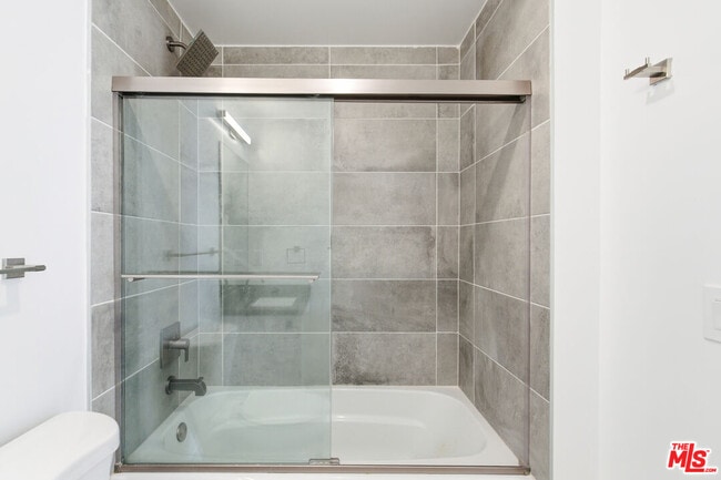 Building Photo - 11408 W Sarah St