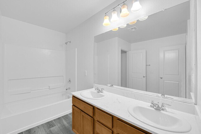 Building Photo - 5 br, 3 bath House - 9835 Colenso Ct