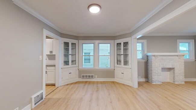 Building Photo - For August Move-In - West Blvd Area - 2 Bedroom Single Family Home