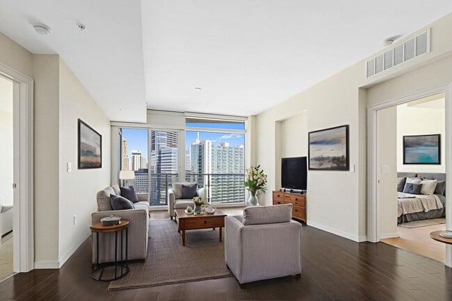 Building Photo - 10 Terminus Luxury 2 Bedroom Condo in Hear...