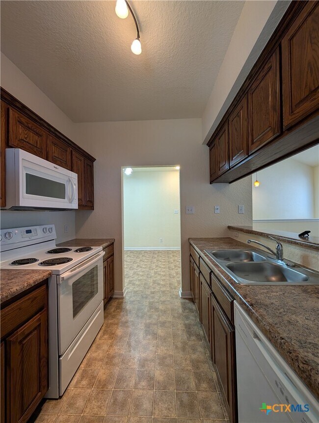 Building Photo - 1270 Hillcrest Dr