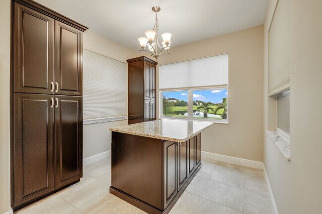 Building Photo - 4 bedroom, 3.5 bathroom in desirable Trasona!