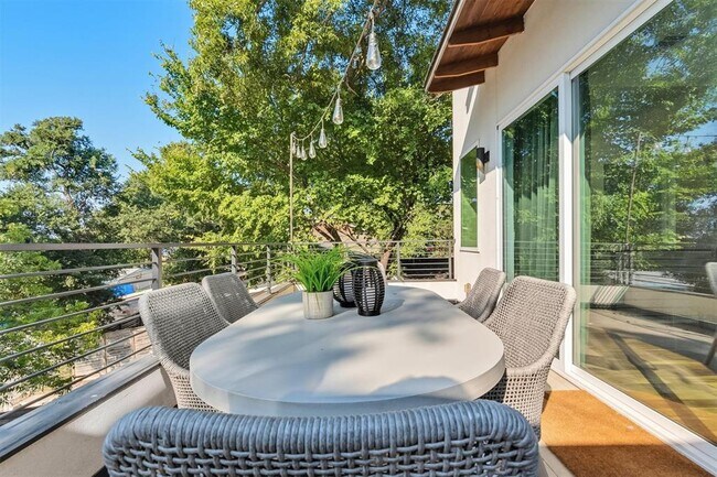 Building Photo - 2712 Oak Springs Dr