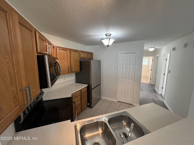 Building Photo - 1815 Green Springs Cir