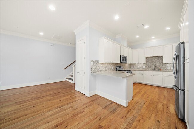 Building Photo - 4031 Bellefontaine