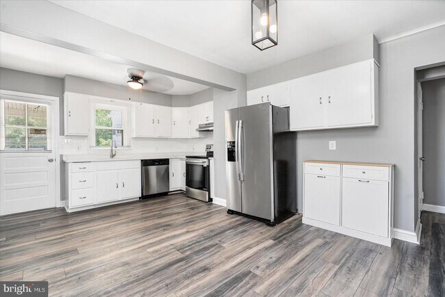 Building Photo - 303 Miles Rd