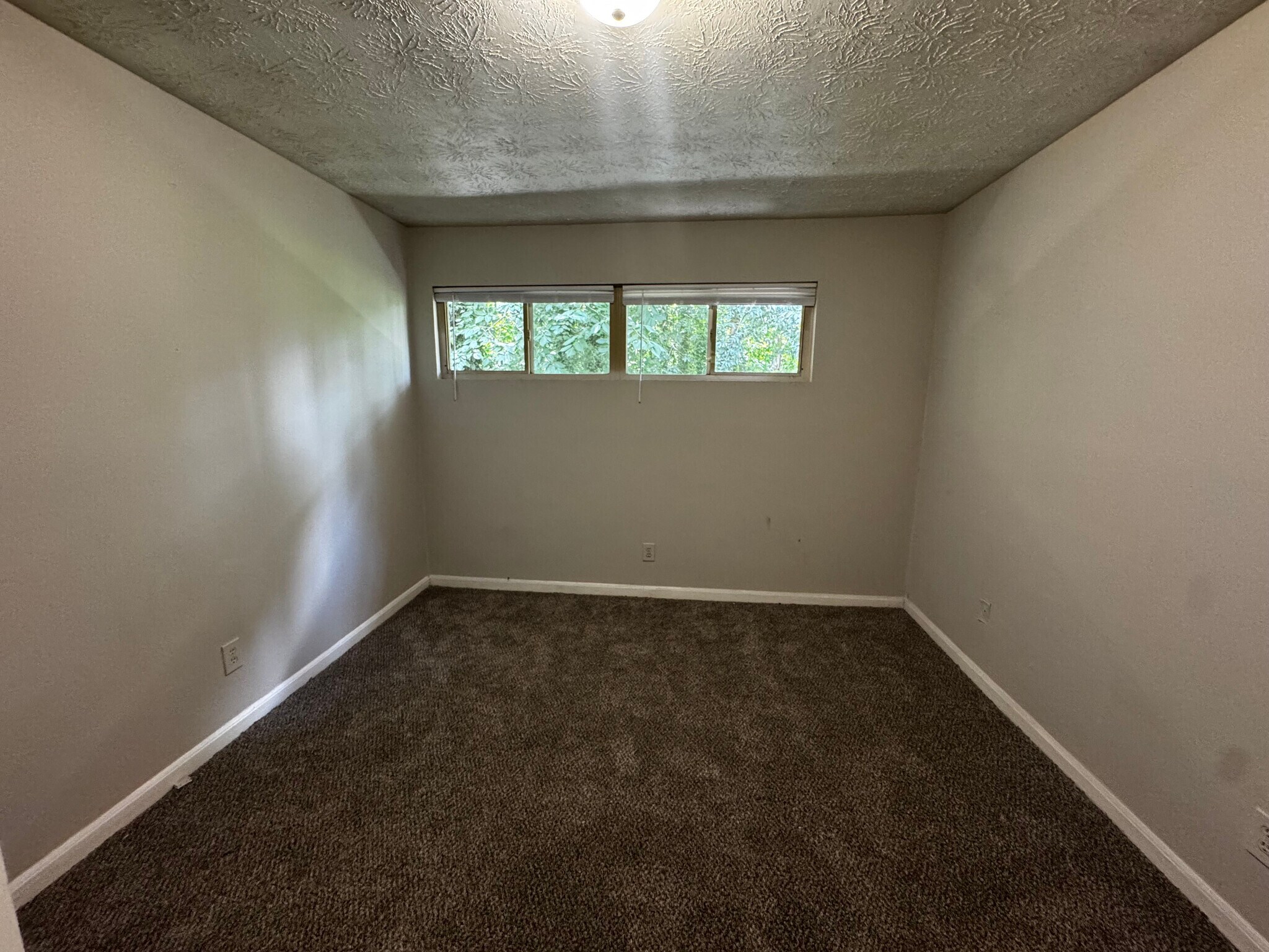 Building Photo - Room in Apartment on Stanton Rd SW