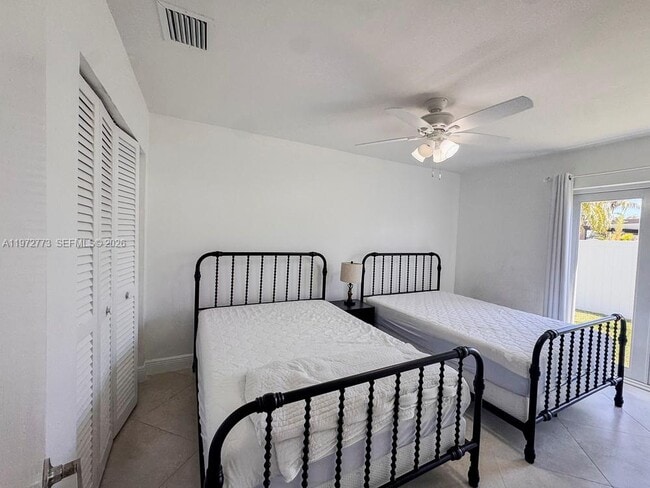 Building Photo - 9731 Bel Aire Dr