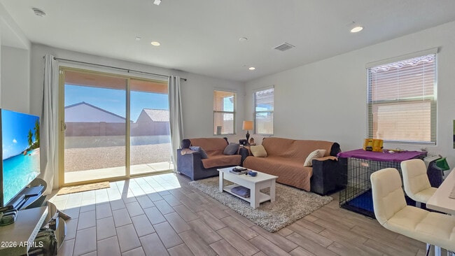 Building Photo - 16839 W Evergreen Rd