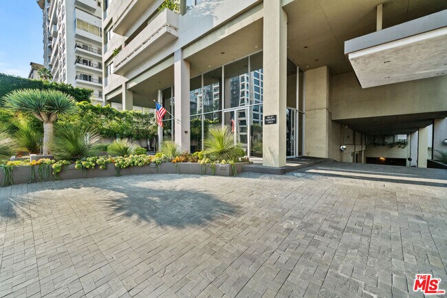 Building Photo - 10701 Wilshire Blvd
