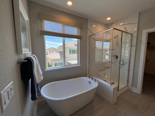 Building Photo - 809 Cosmos Dr