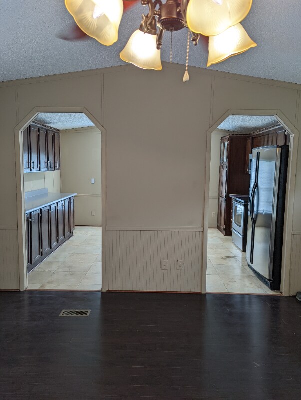Building Photo - 4601 Hazard Rd