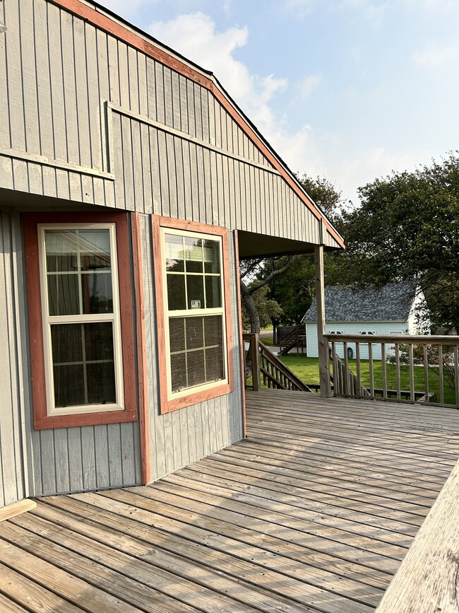 Building Photo - 4042 Laguna Shores Rd