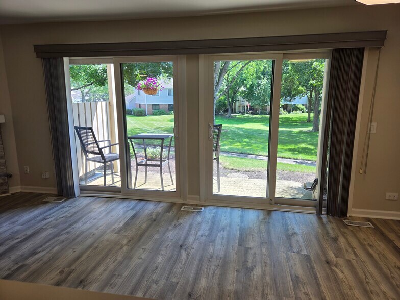 Double Sliding Glass Doors - 301 Pembridge Ln