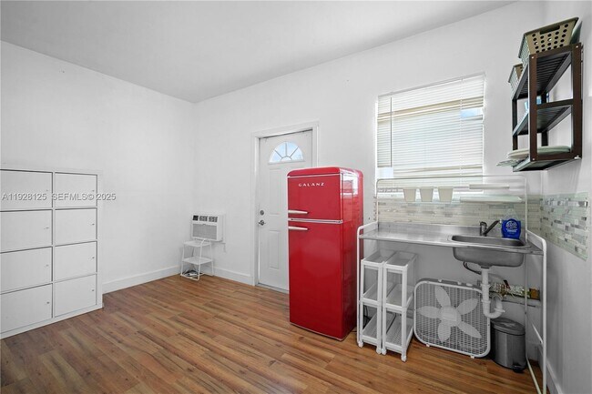 Building Photo - 16101 NE 11th Ave