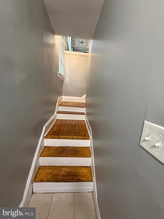Building Photo - 323 Collins Ave