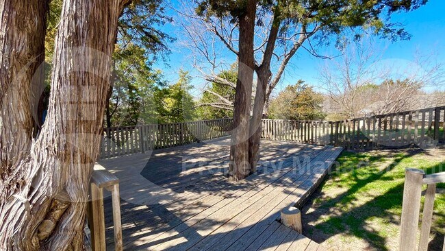 Building Photo - 10 Cypress Ct
