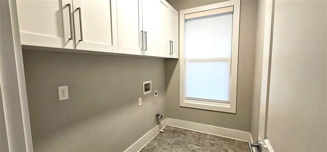 Building Photo - 1993 Memorial Dr SE