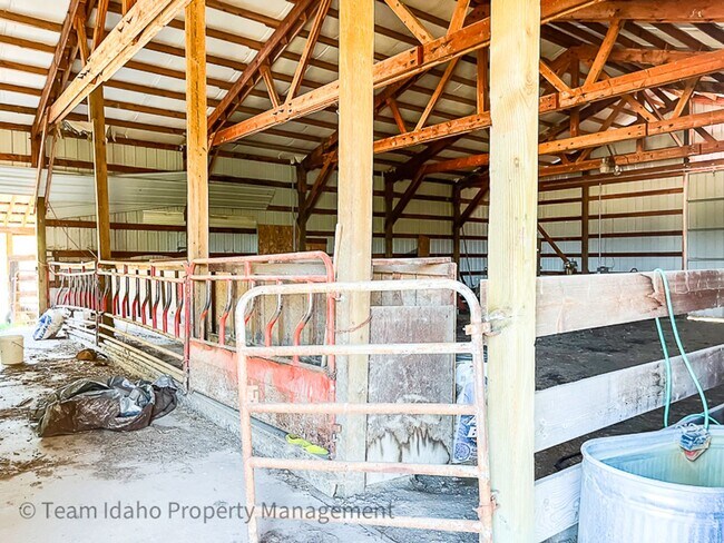 Building Photo - 2001 Manufactured Home on 160 Acre Farm ne...