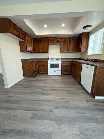 Building Photo - 13965 Smoketree St