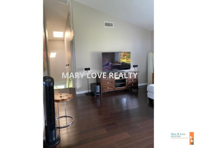 Building Photo - BEAUTIFULLY FURNISHED 3/2.5 WITH OCEAN VIEWS