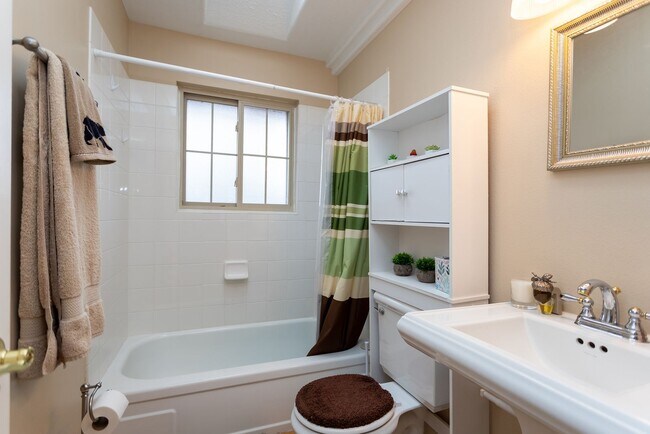Building Photo - Single Family Rancher in Garden Ranch