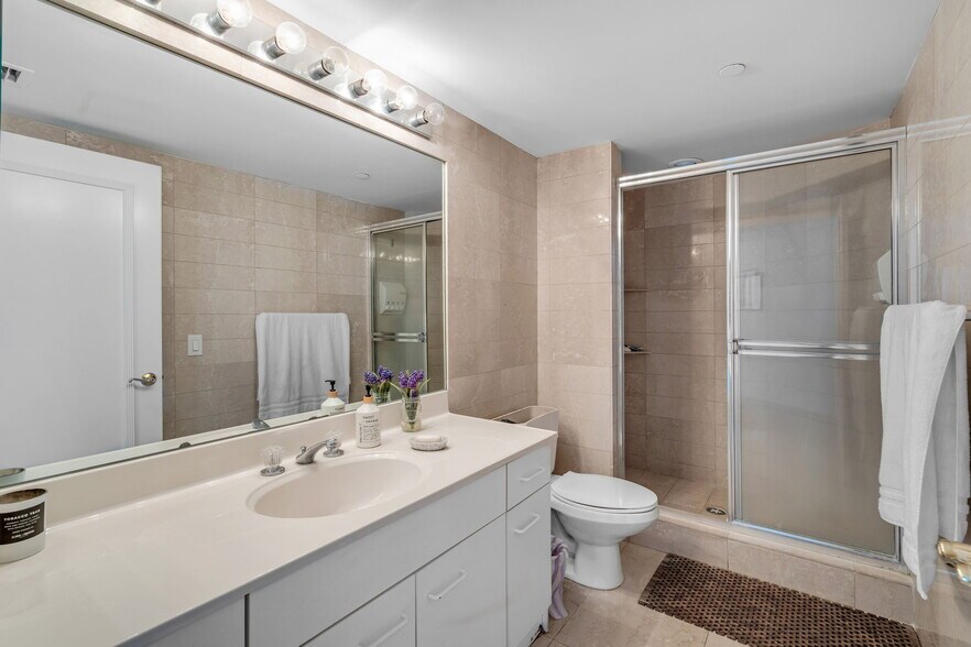 Building Photo - 21205 Yacht Club Dr